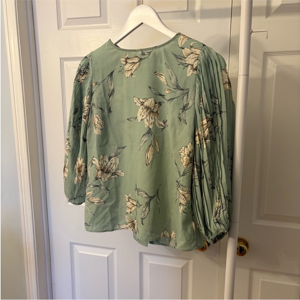 RW&CO. Sage Green Floral Print Blouse Pleated Ballon Sleeves Size Small - Picture 11 of 13